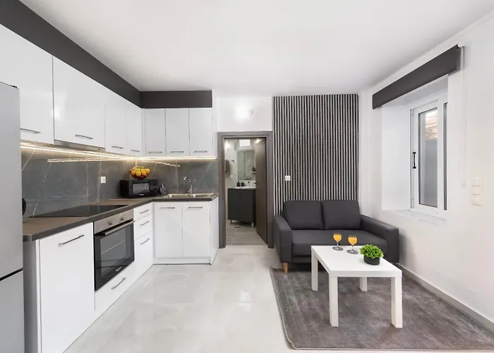 Golden 4 * إياليسوس