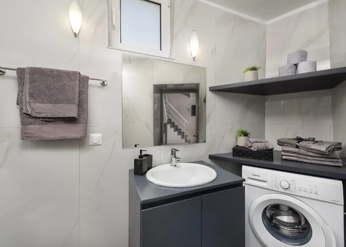 شقة Golden 4 إياليسوس